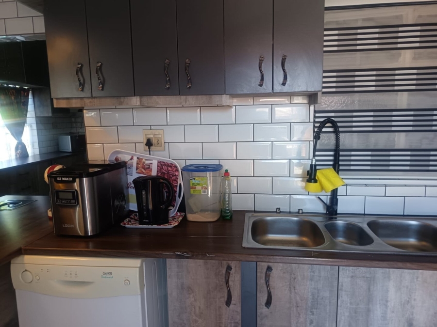 4 Bedroom Property for Sale in Herlear Northern Cape